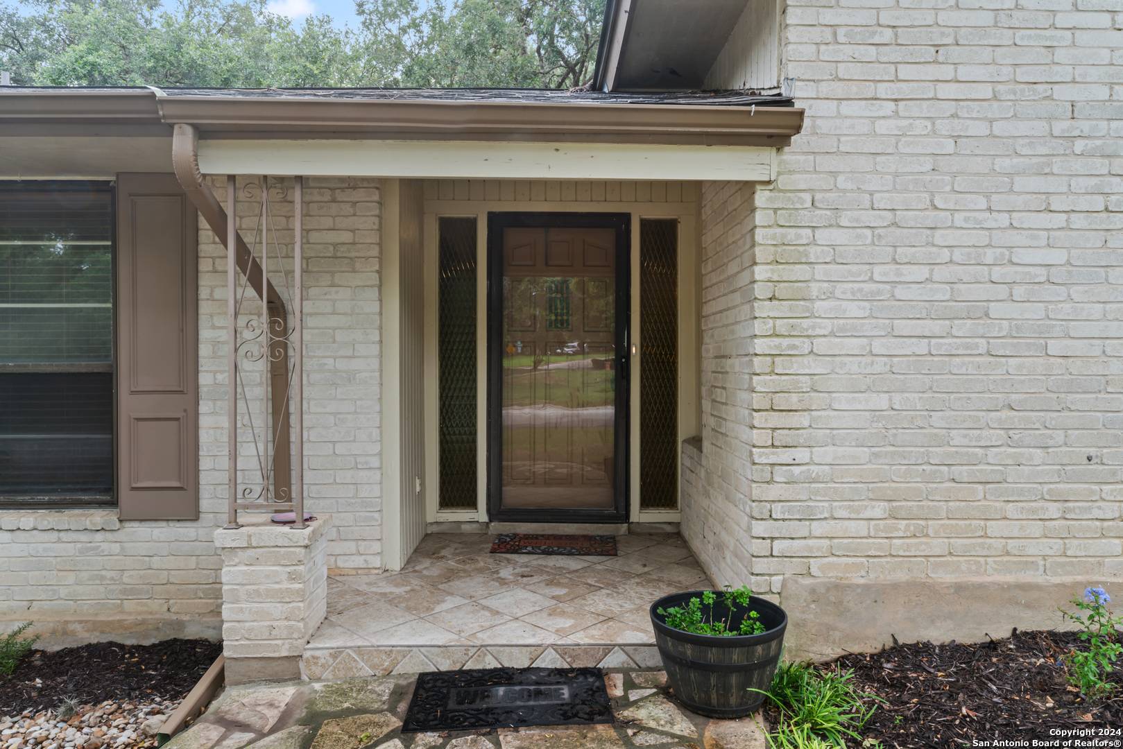 Universal City, TX 78148-3520,1305 NORTH BLVD