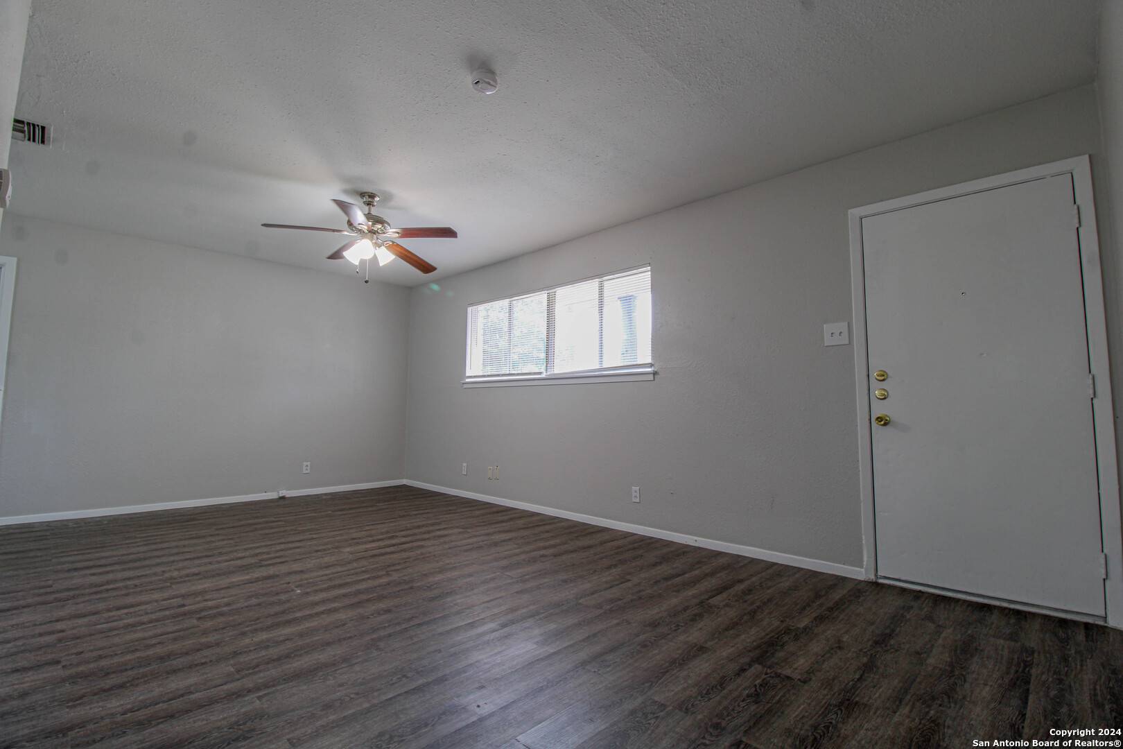 Universal City, TX 78148-4117,230 HILLVIEW DR