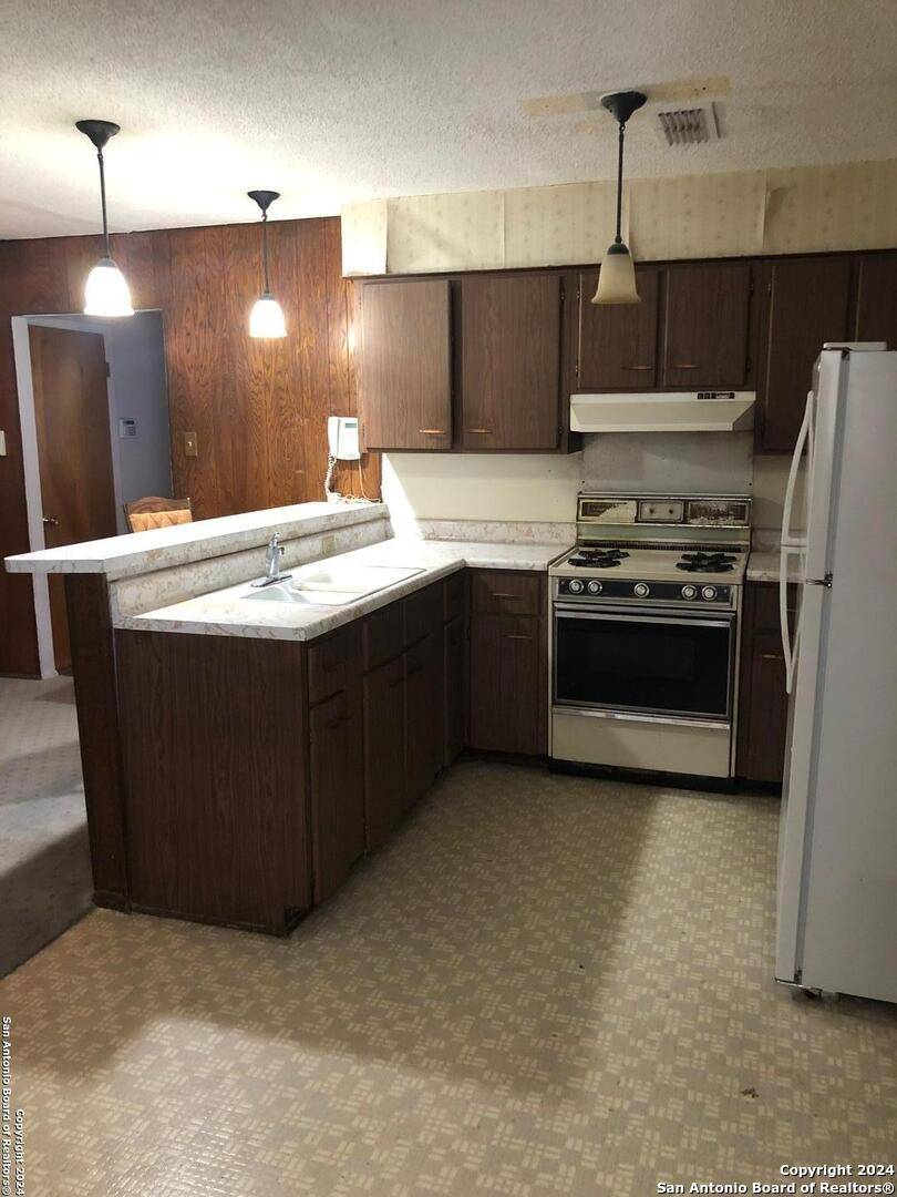 San Antonio, TX 78227-3828,415 SOLAR DR