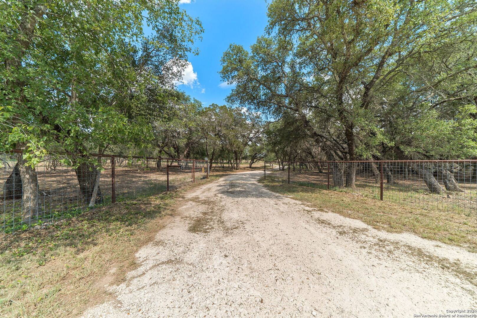 Boerne, TX 78006-7729,405 ZOELLER LN