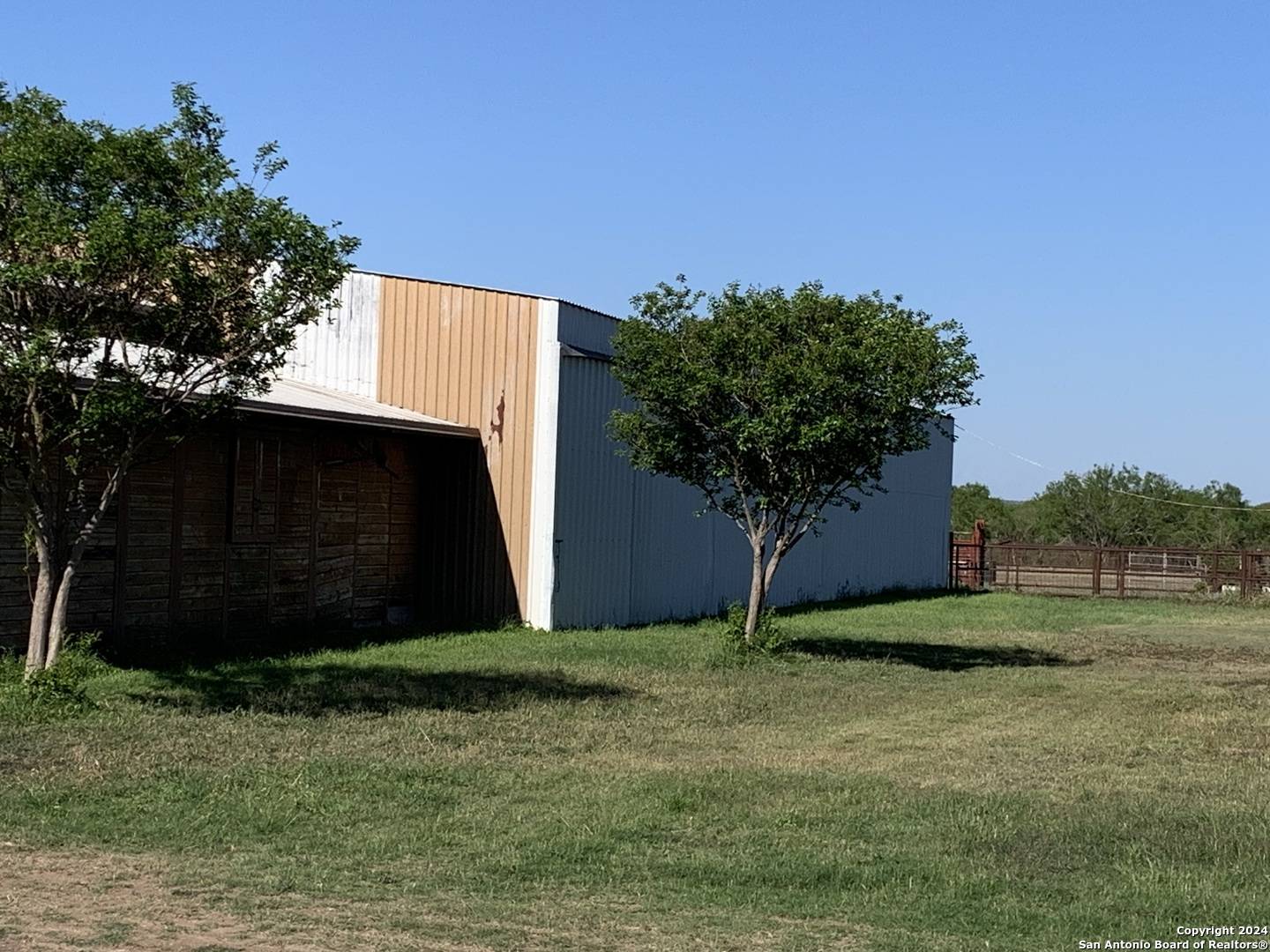 Knippa, TX 78870,1667 CR 345