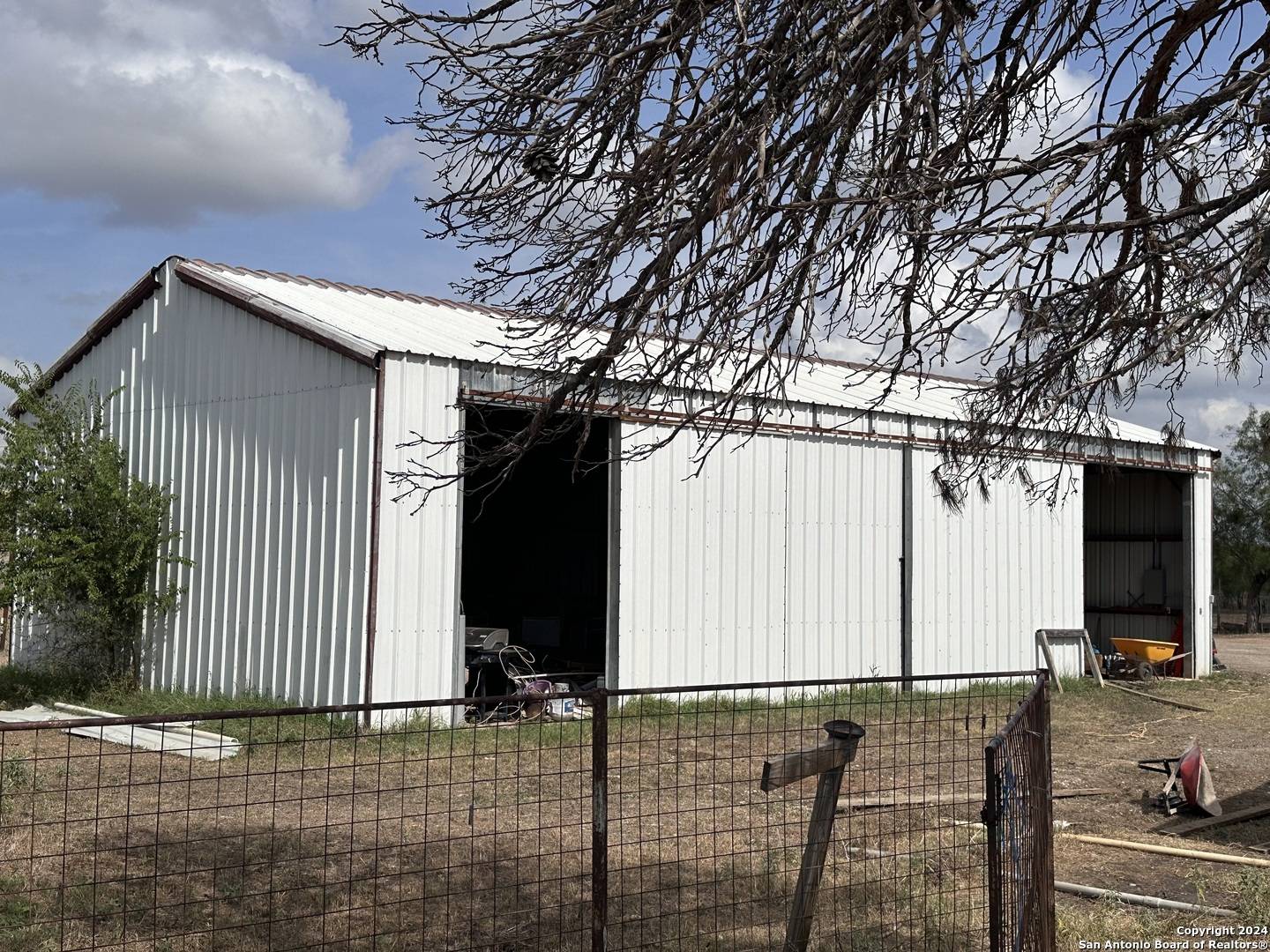 Knippa, TX 78870,1667 CR 345