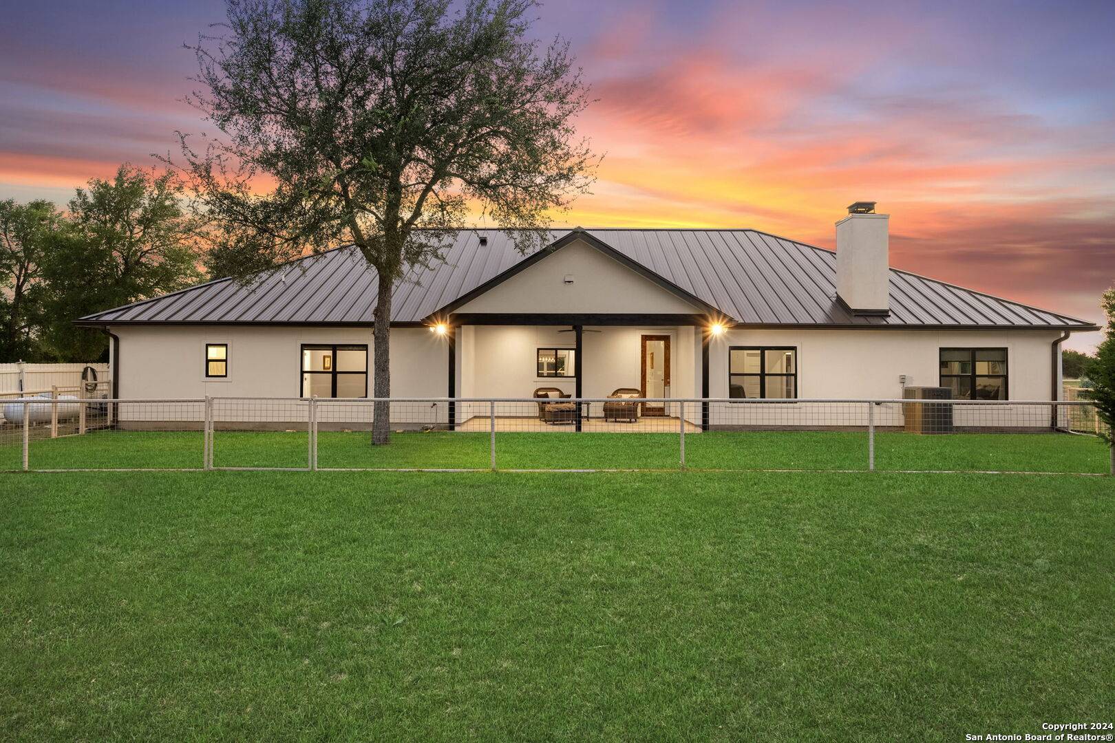 Pipe Creek, TX 78063-5817,1295 CIELO RIO DR