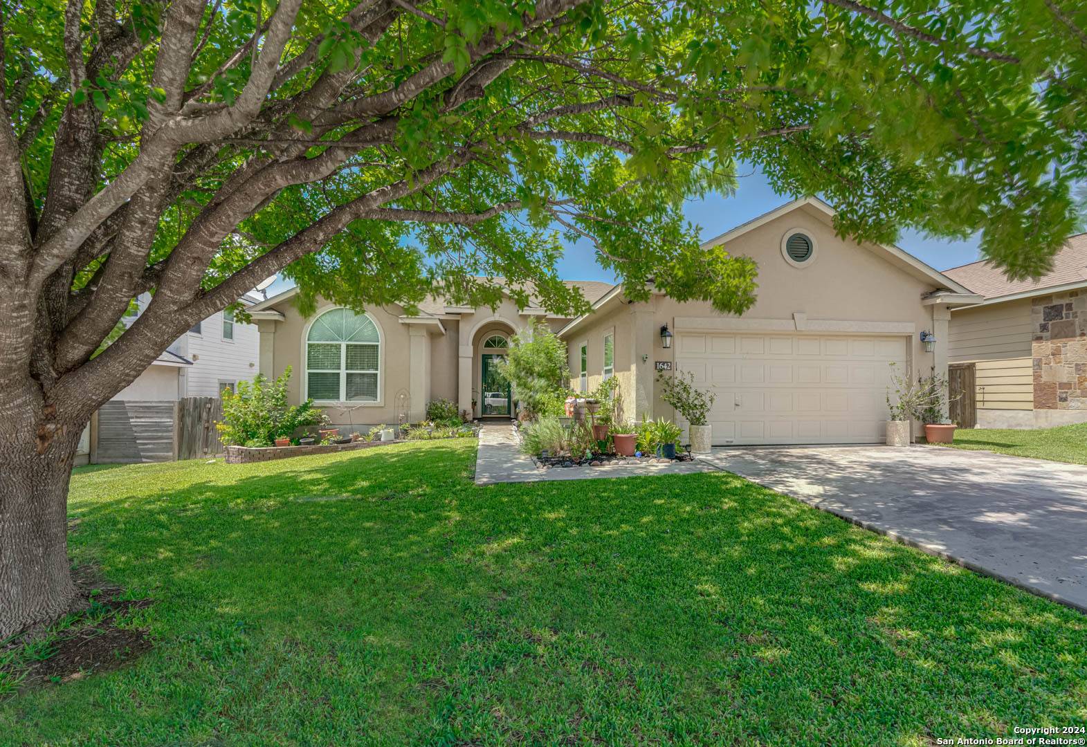 New Braunfels, TX 78130-2988,1642 SUNBLOSSOM CIR