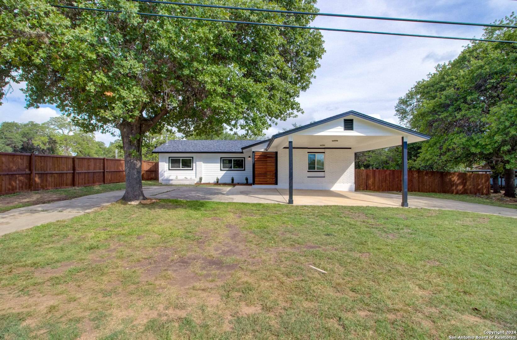 Bandera, TX 78003-3448,1507 SYCAMORE ST