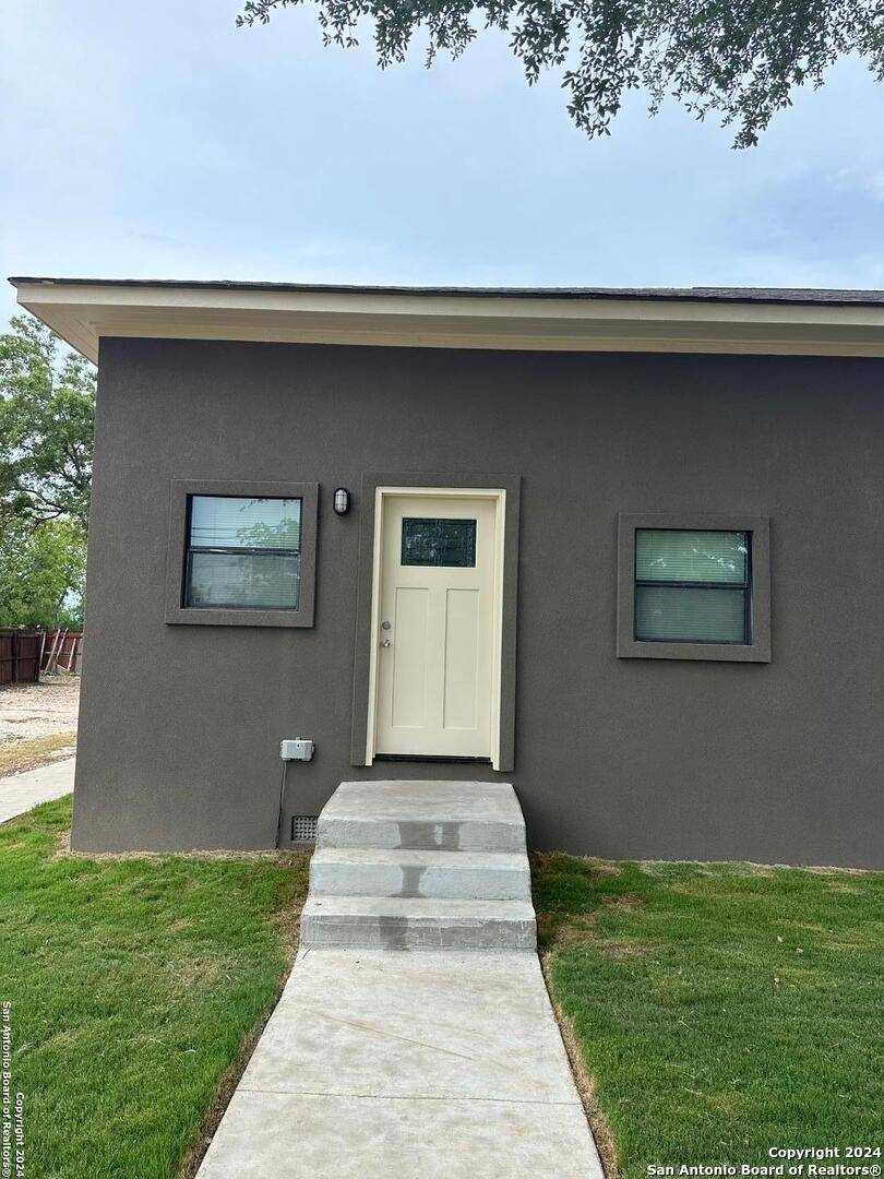 Hondo, TX 78861-1200,1912 14TH ST UNIT 7