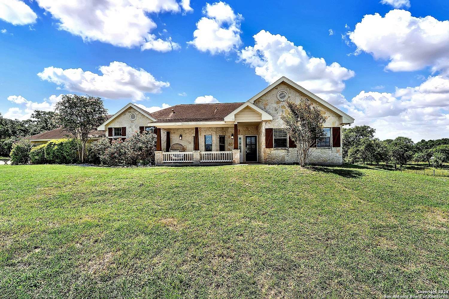 La Vernia, TX 78121,147 RAMBLING TRAIL DR