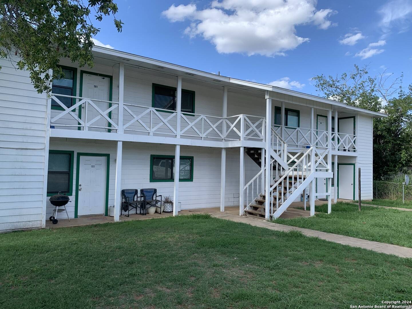 Dilley, TX 78017,212 E Leona St