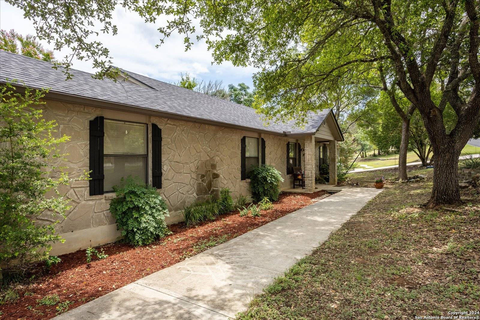 Boerne, TX 78006-8925,219 DOESKIN DR