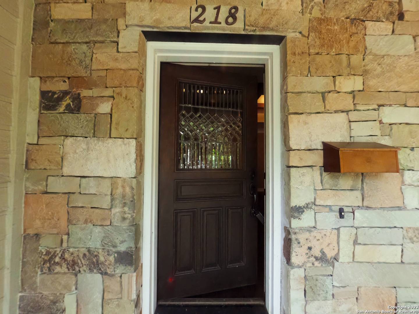 Alamo Heights, TX 78209-4525,218 CORONA