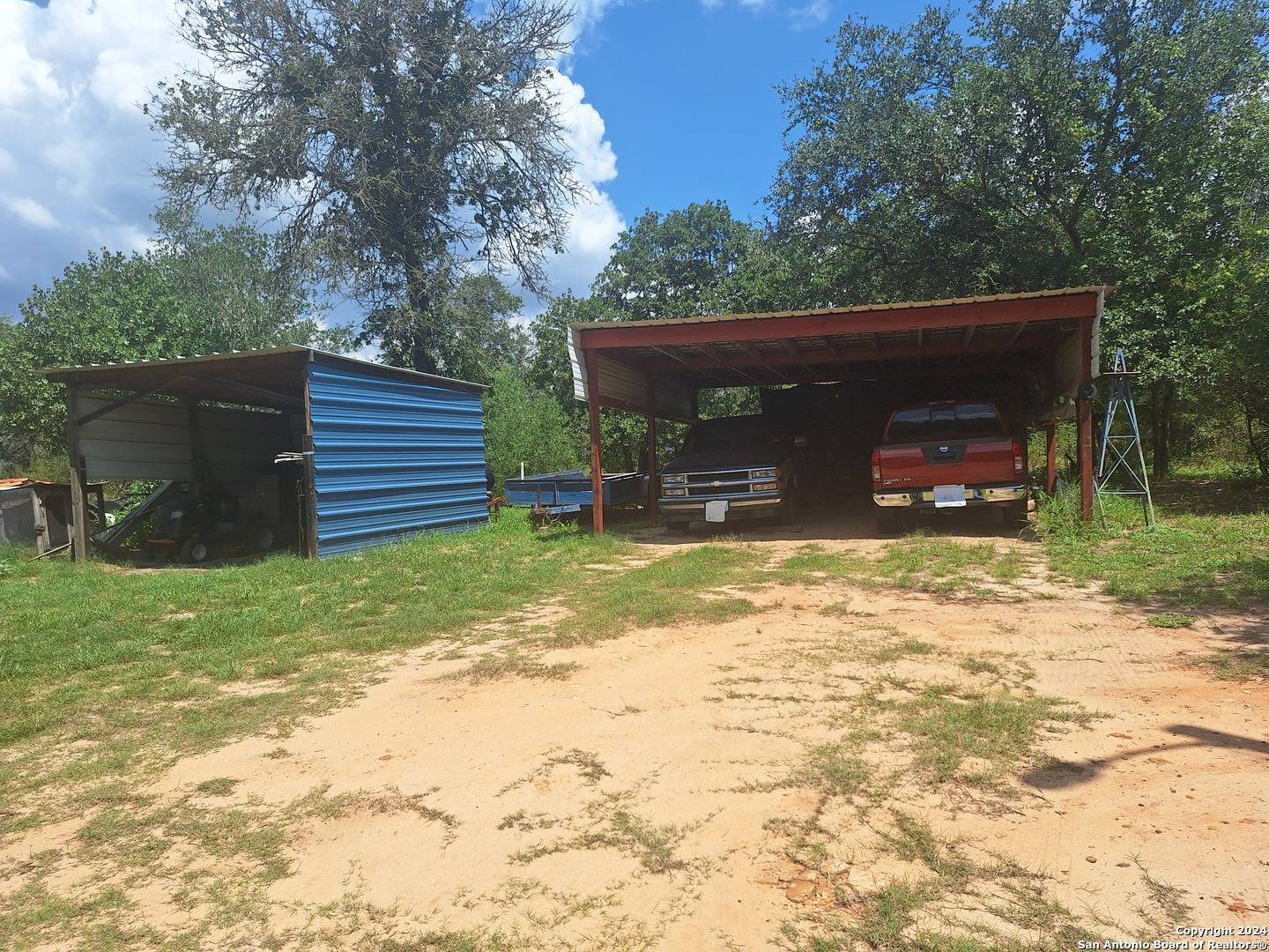 Poteet, TX 78065-4605,895 GAYLE LN