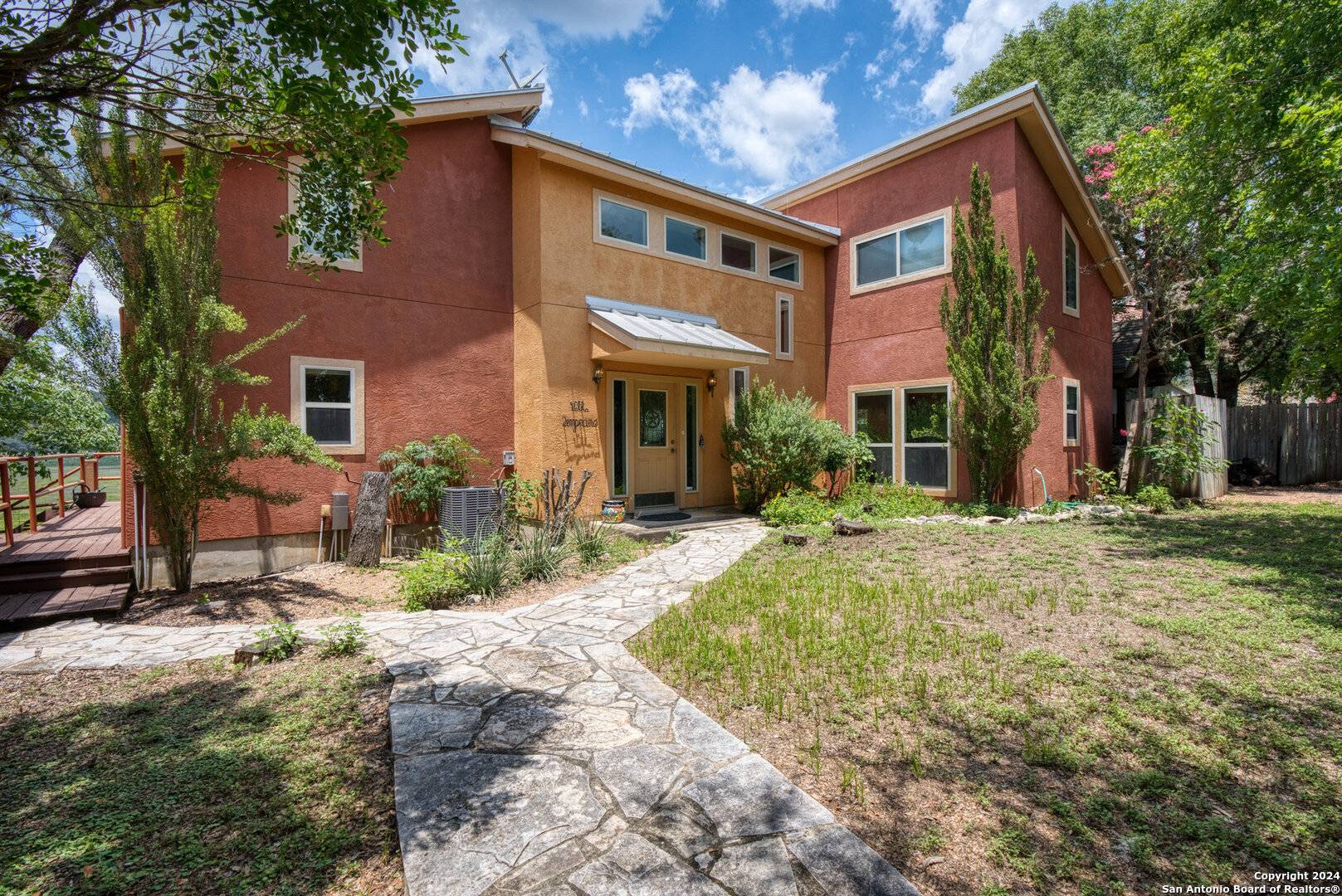 Lakehills, TX 78063,696 FAURIE ROAD