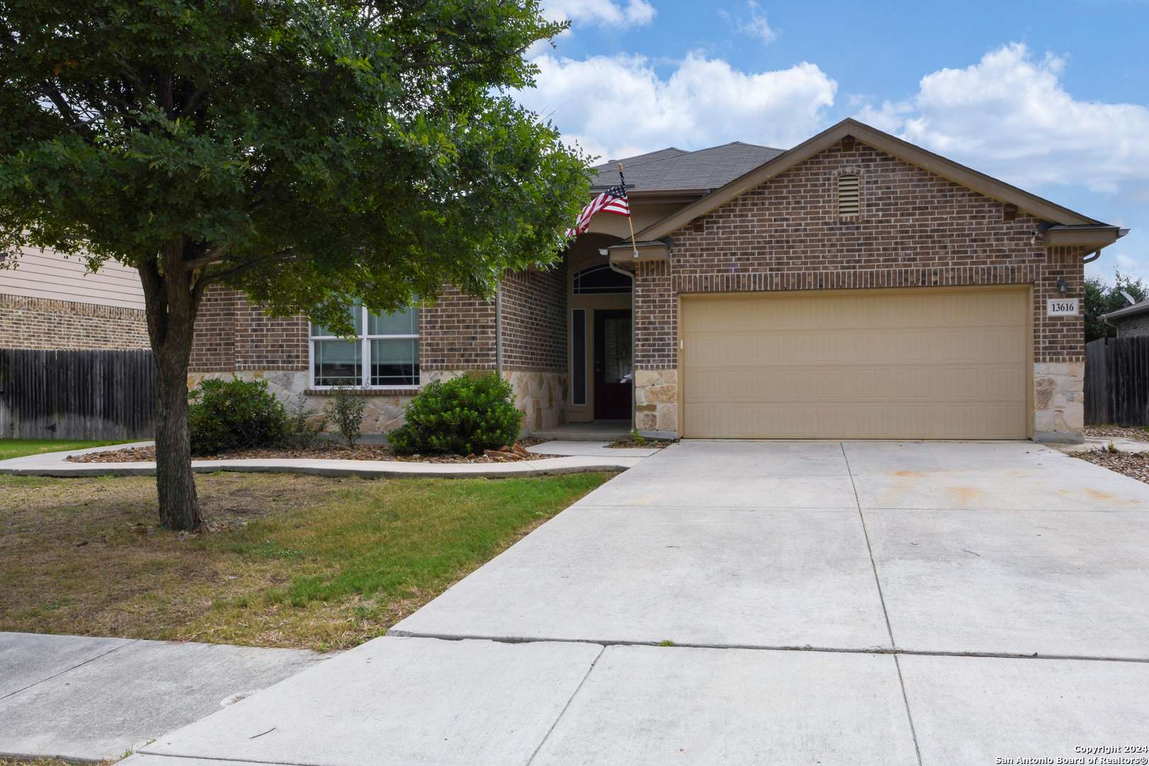 Live Oak, TX 78233-5448,13616 MATHEWS PARK