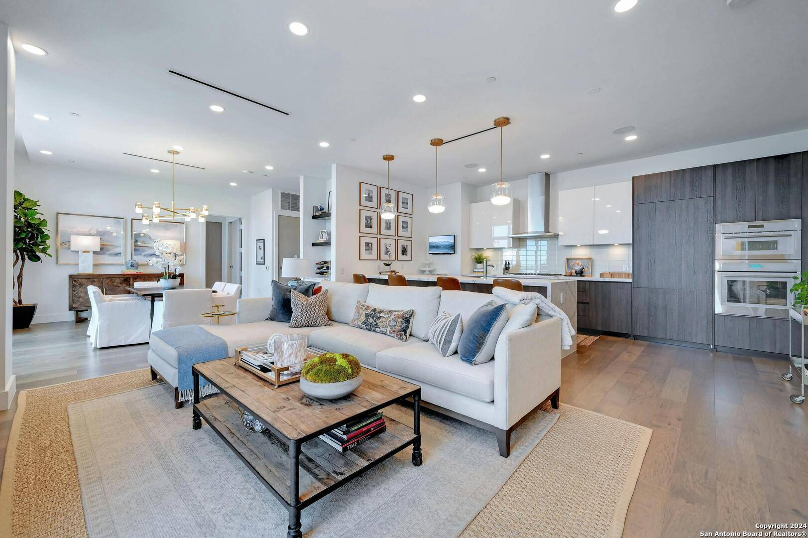 San Antonio, TX 78205-1320,123 LEXINGTON AVE UNIT 1410