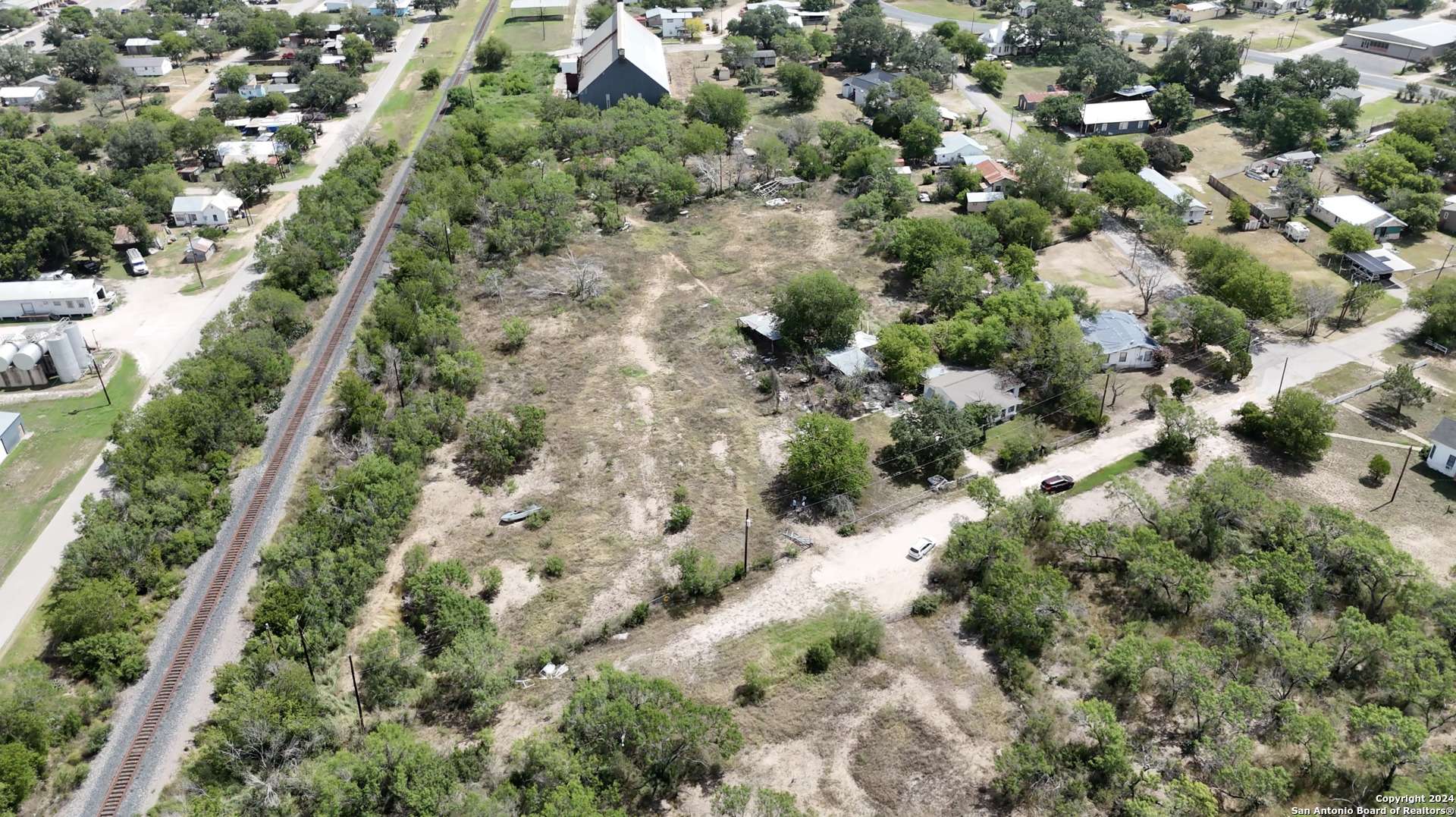 Devine, TX 78016-3531,303 WEBB AVE