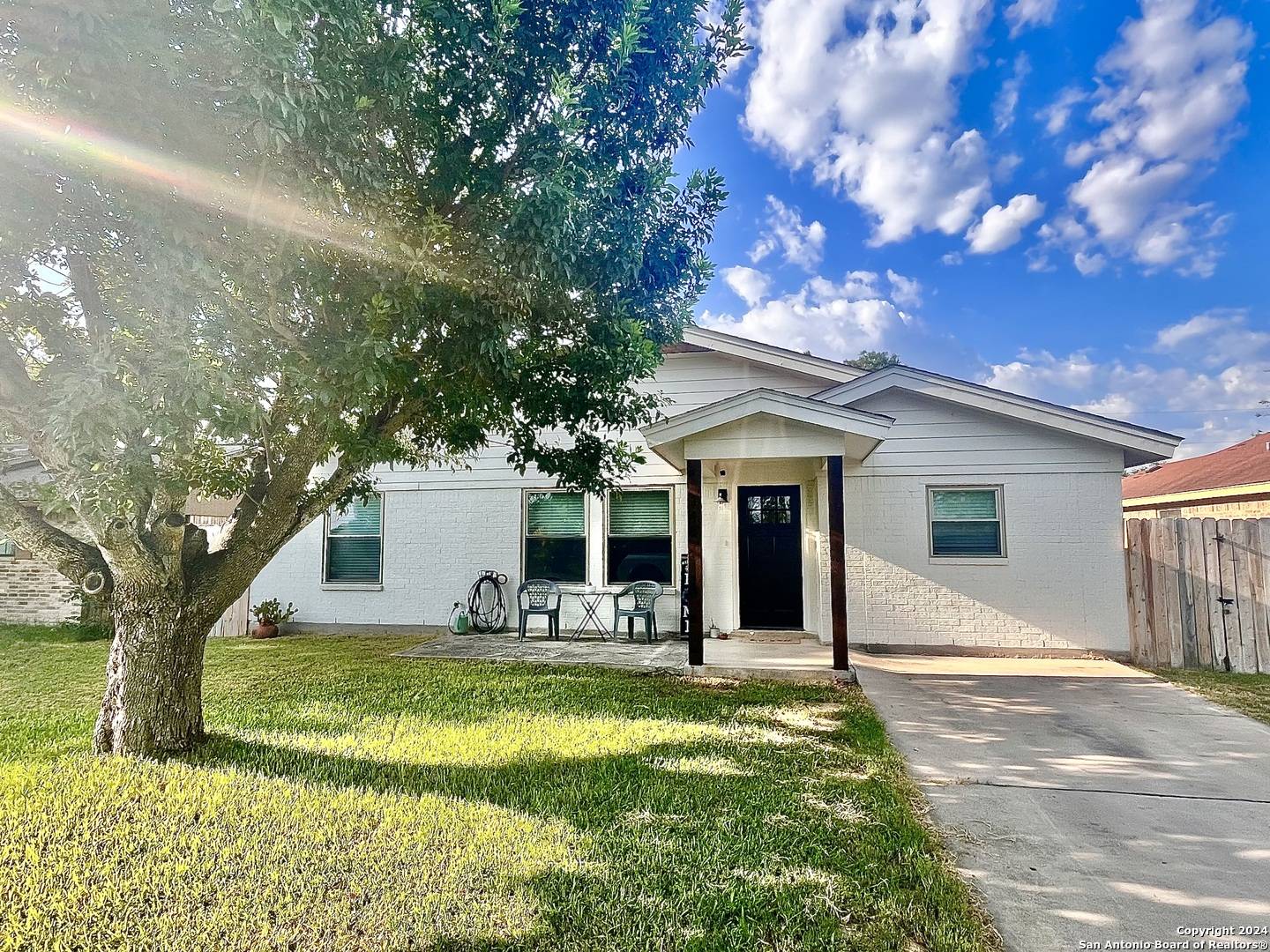Uvalde, TX 78801,448 Melody
