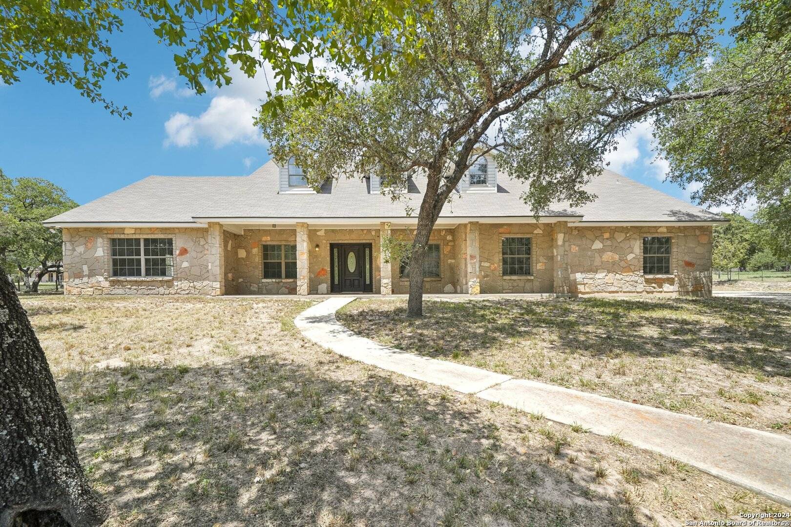 Floresville, TX 78114-4237,118 SKY HAWK LN