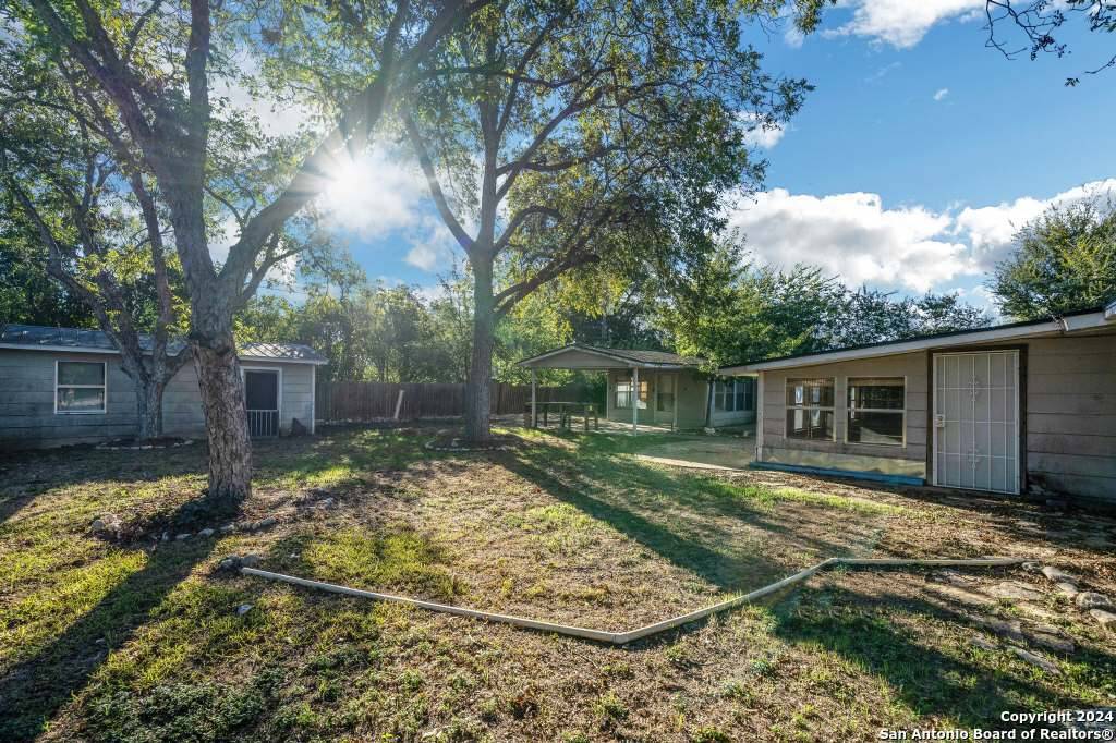 Hondo, TX 78861-3126,2705 AVENUE I