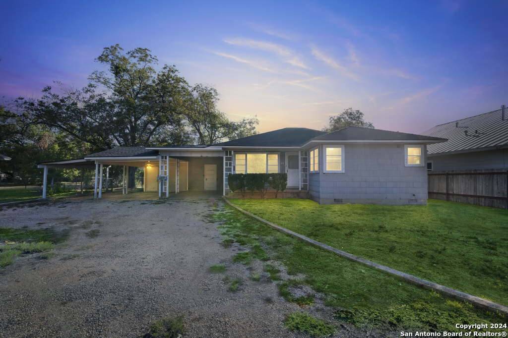 Hondo, TX 78861-3126,2705 AVENUE I