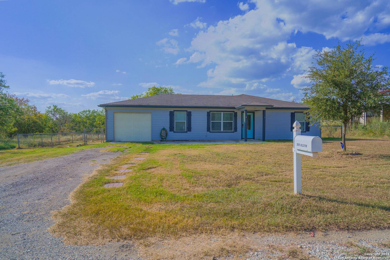 Jourdanton, TX 78026,505 Olive St