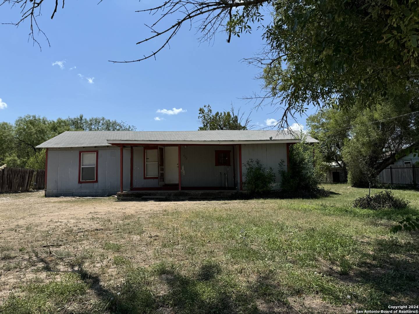 Uvalde, TX 78801-4410,627 LEONA ST