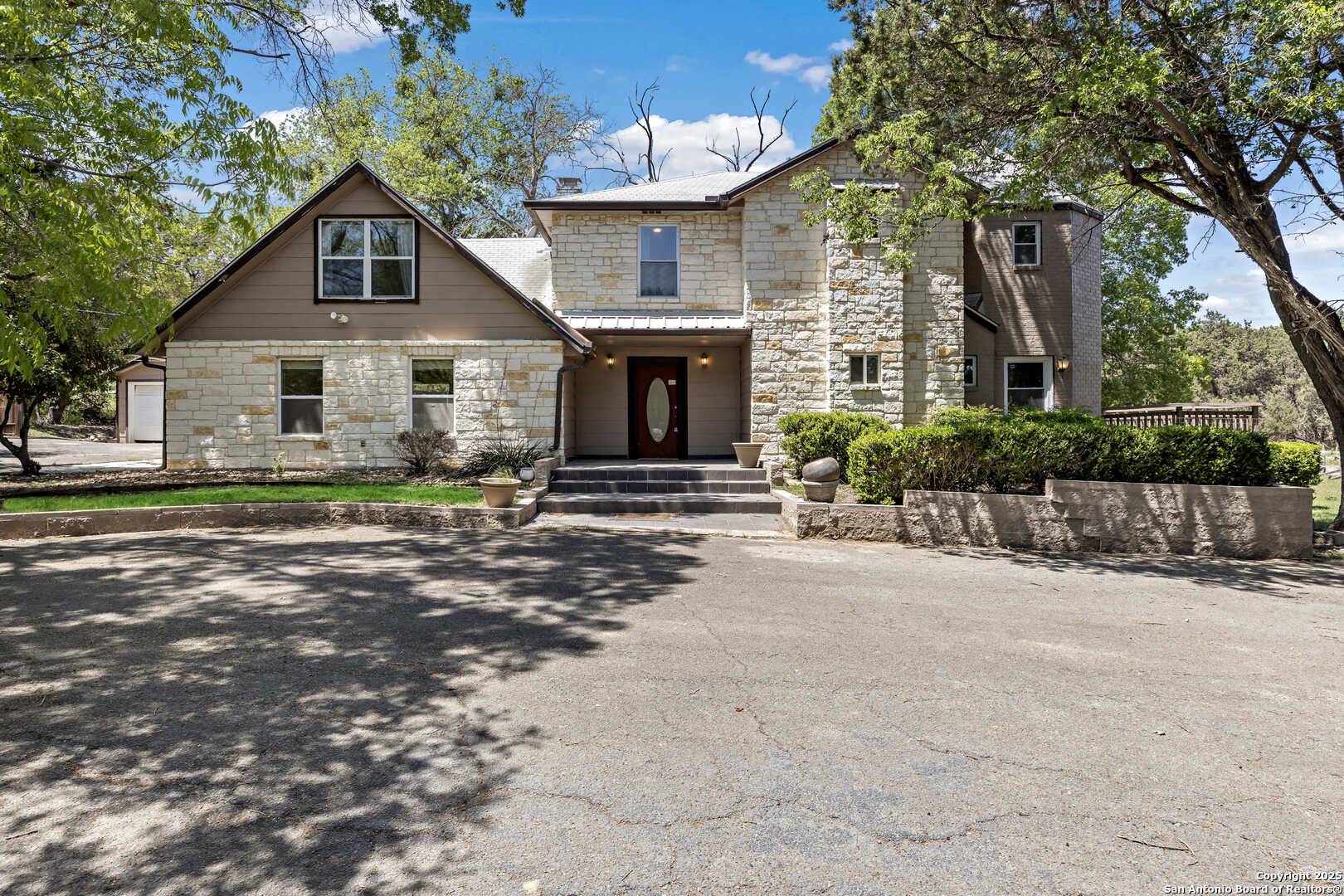 New Braunfels, TX 78132-4628,220 LARK LN