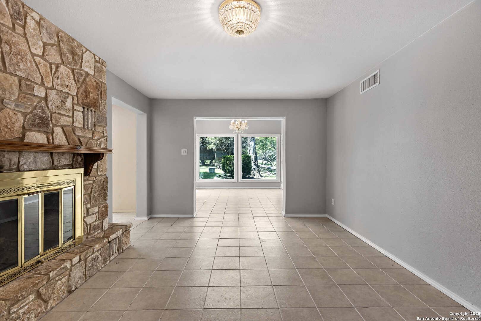 New Braunfels, TX 78132-4628,220 LARK LN