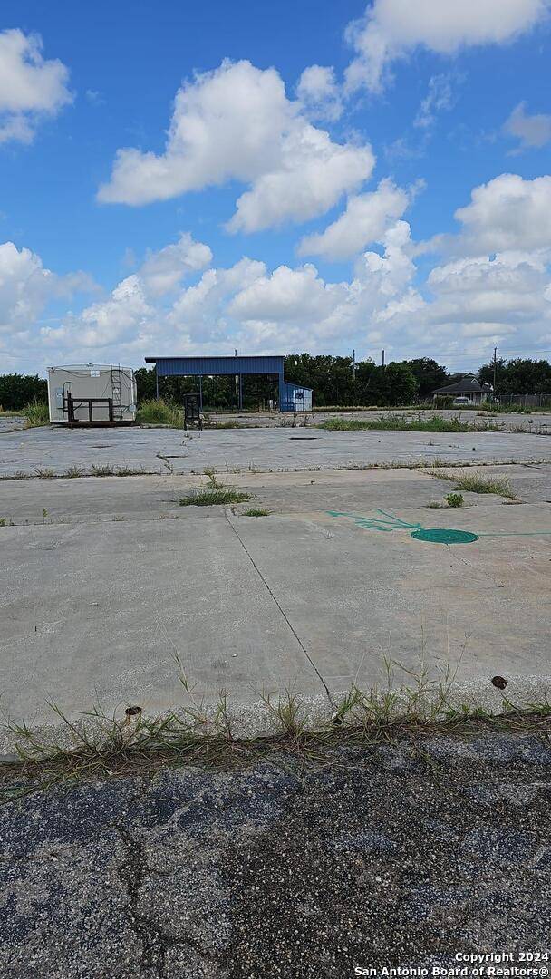 Kenedy, TX 78119,337N Sunset Strip