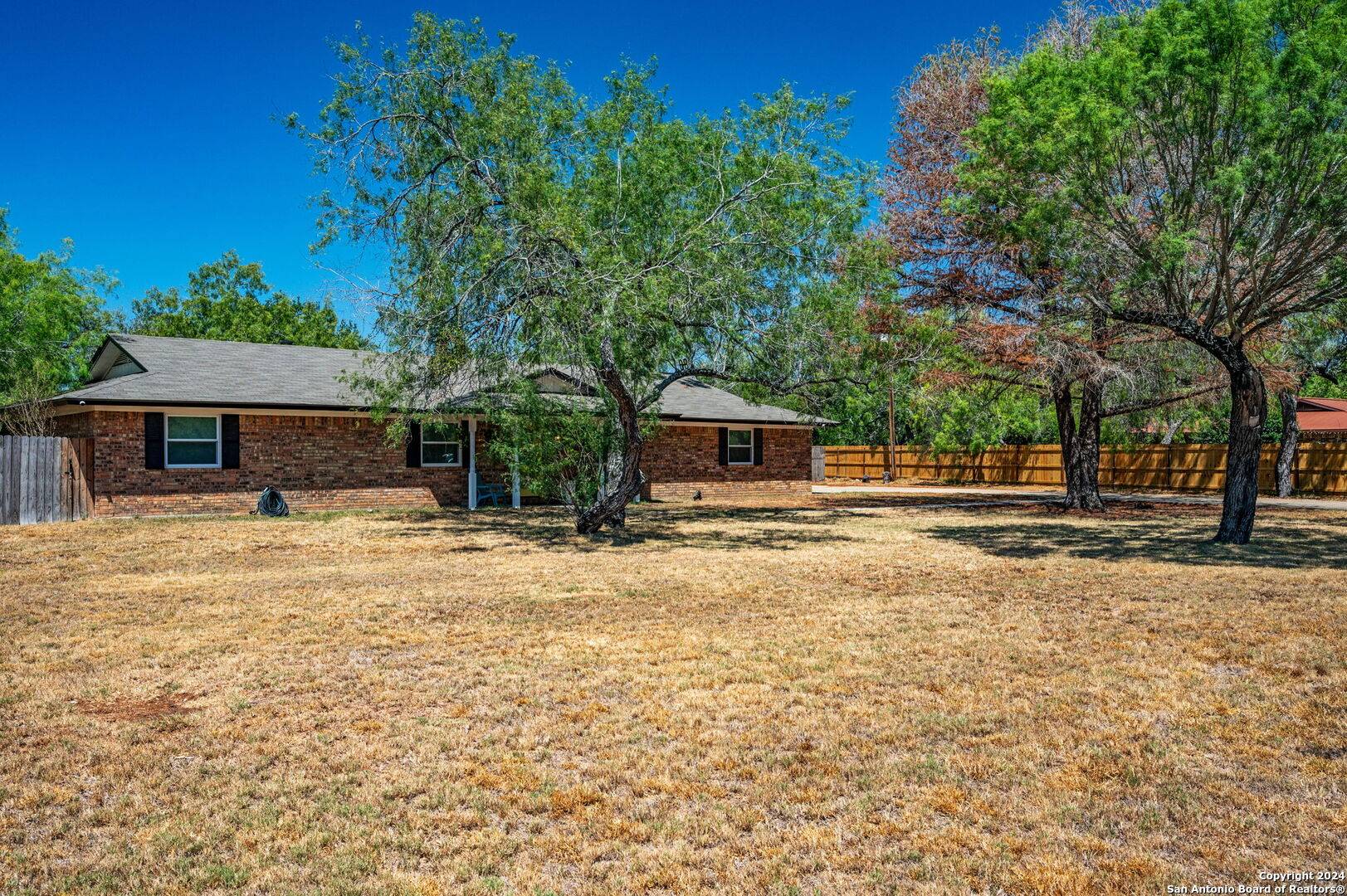 Pleasanton, TX 78064-1535,119 CRESTLINE DR