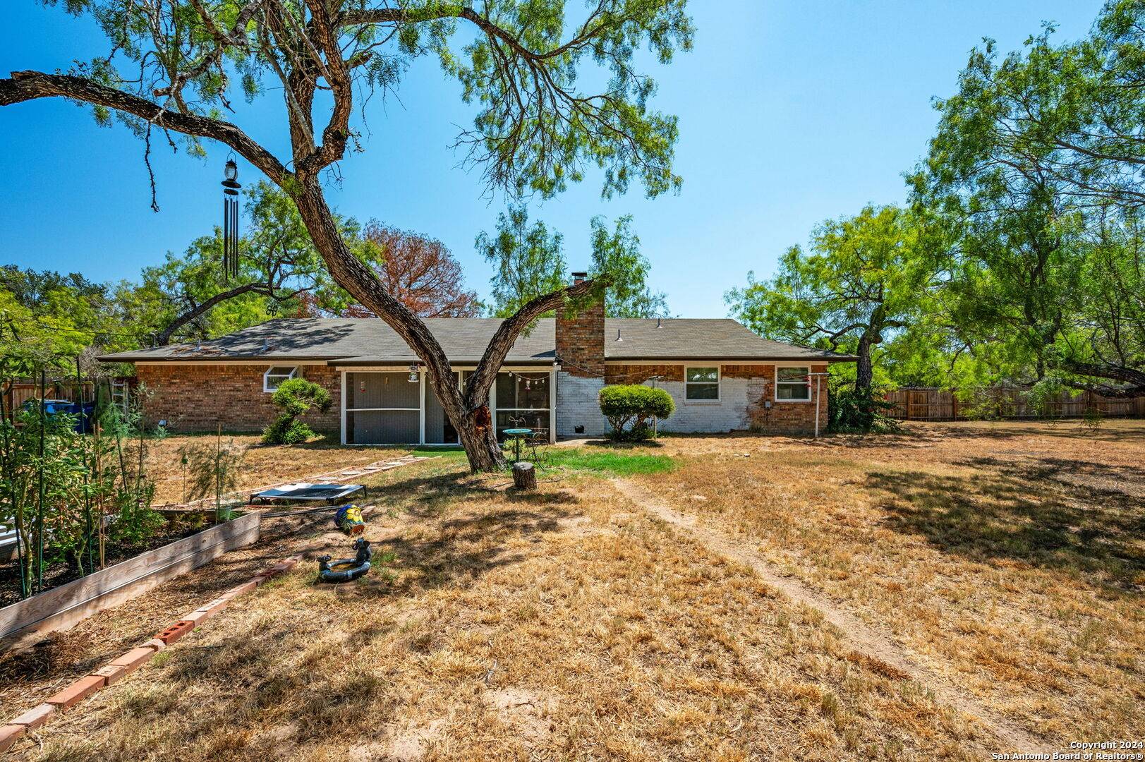 Pleasanton, TX 78064-1535,119 CRESTLINE DR