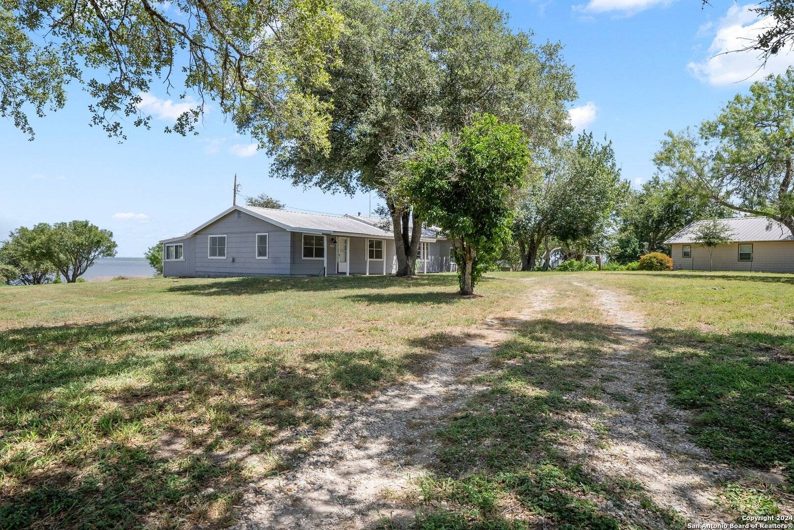 Sandia, TX 78383,128 Live Oak