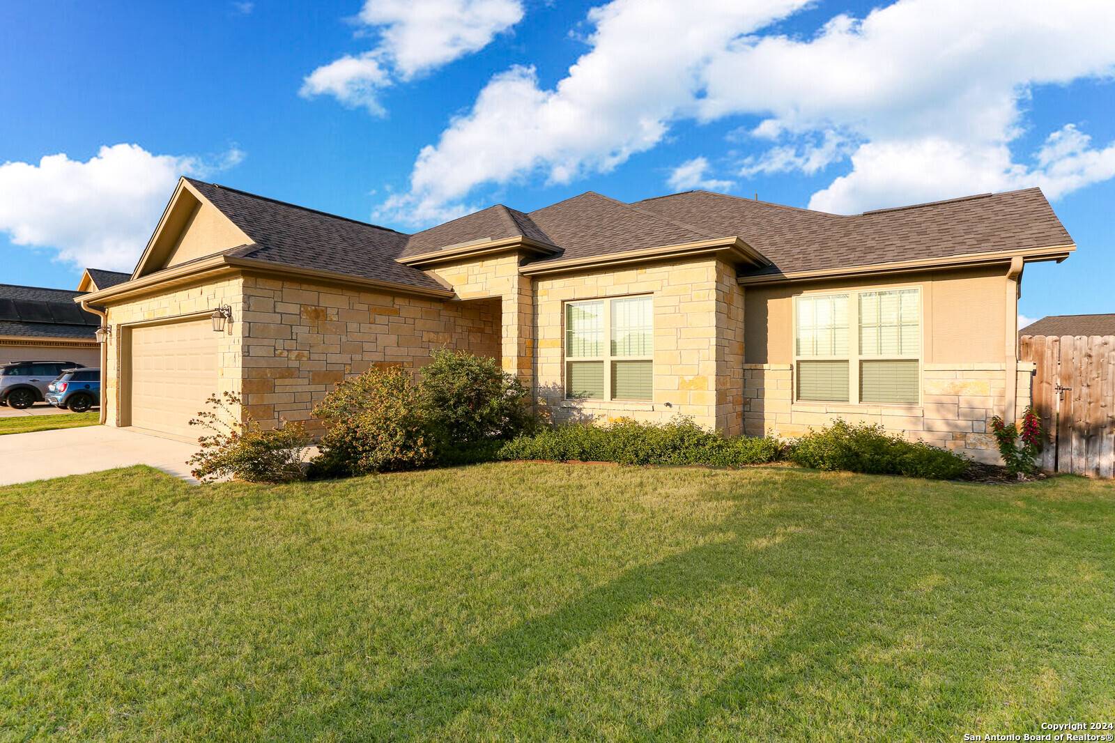 Floresville, TX 78114,120 Fairway Dr