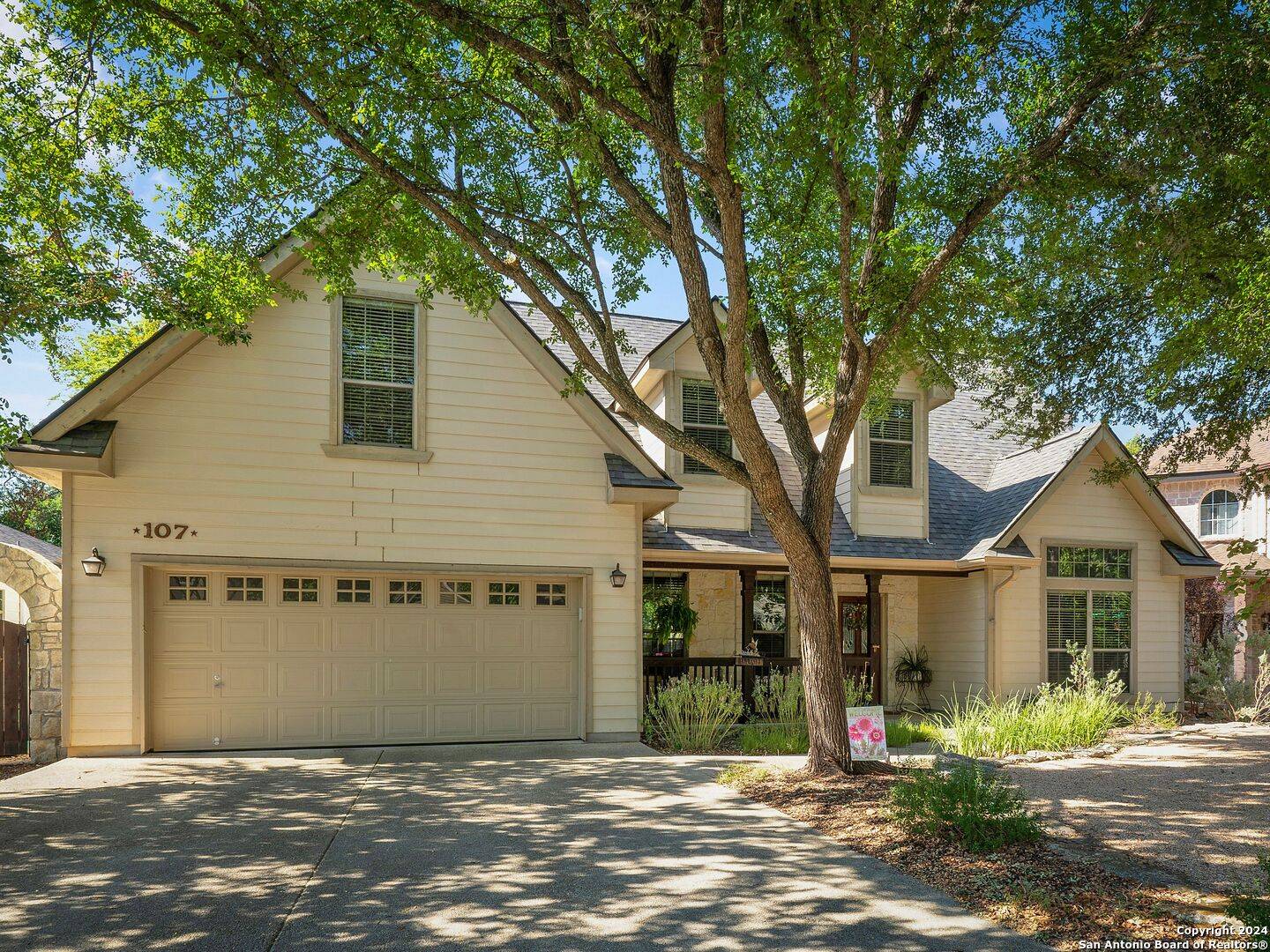 Boerne, TX 78006-1724,107 SURREY DR