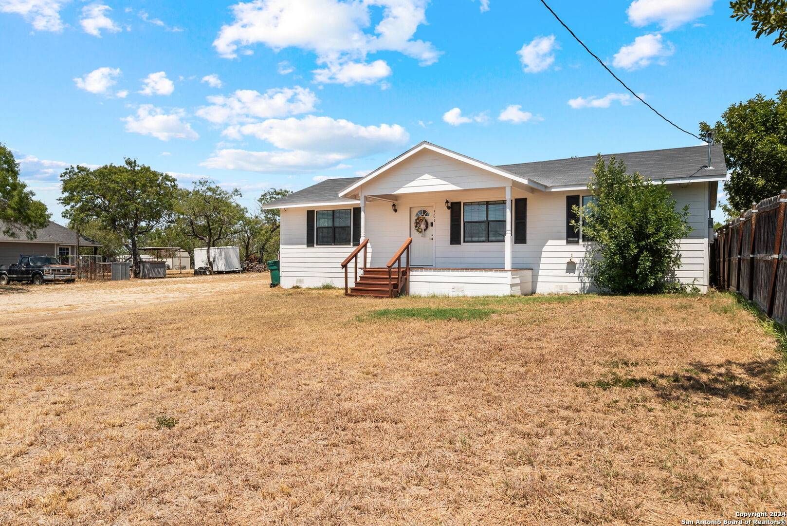 Jourdanton, TX 78026,501 Poplar