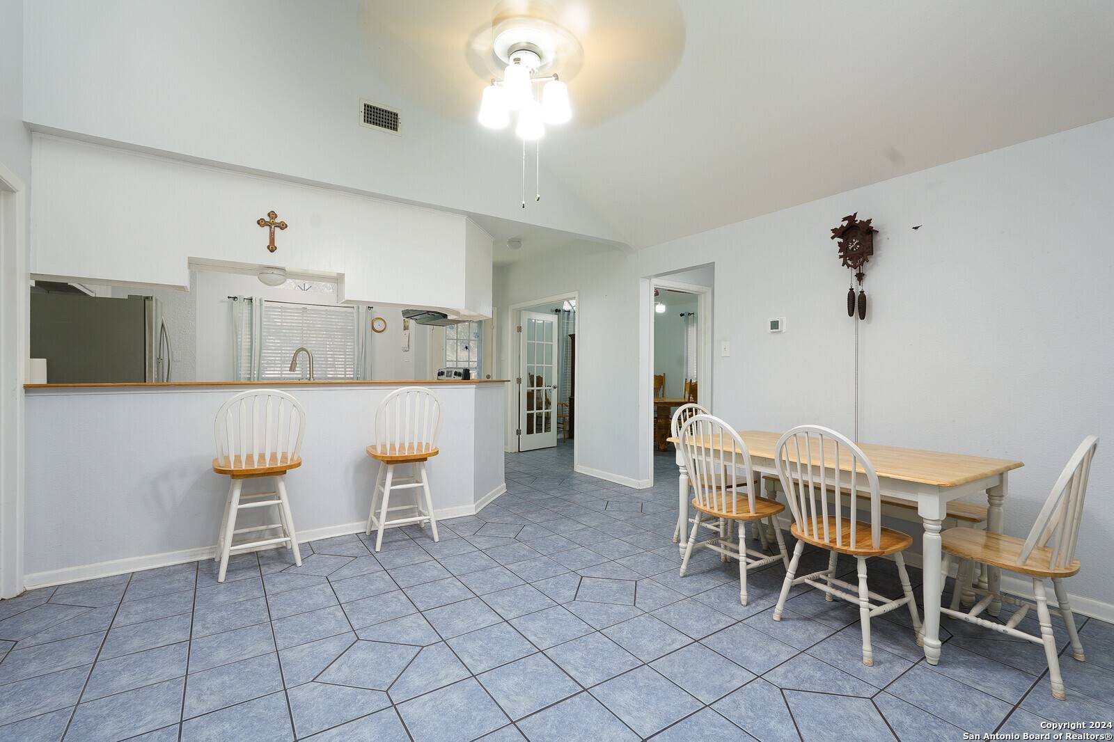 Floresville, TX 78114,104 scenic oak