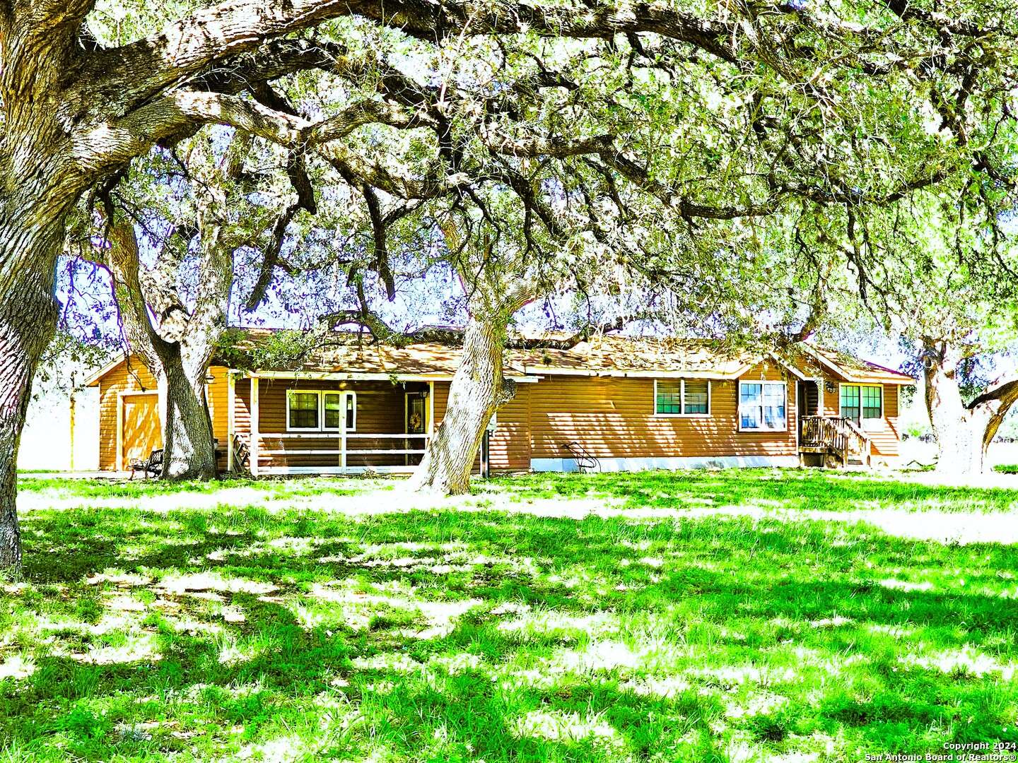 Devine, TX 78016,792 County Road 6612