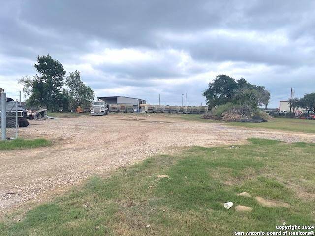 Floresville, TX 78114,TBD 1.23 TRACT Loop 181 N