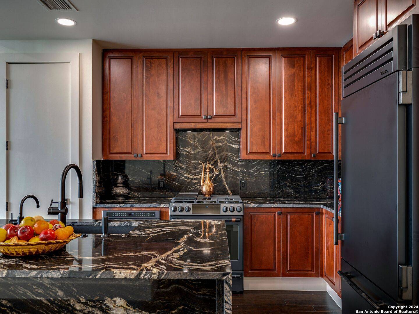 San Antonio, TX 78205-2636,610 MARKET ST UNIT 2706