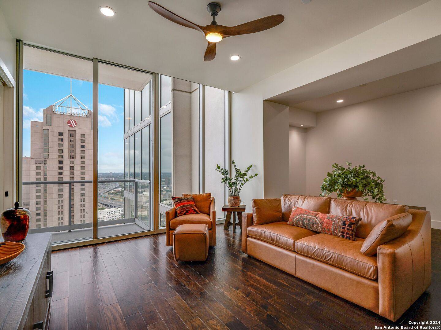 San Antonio, TX 78205-2636,610 MARKET ST UNIT 2706