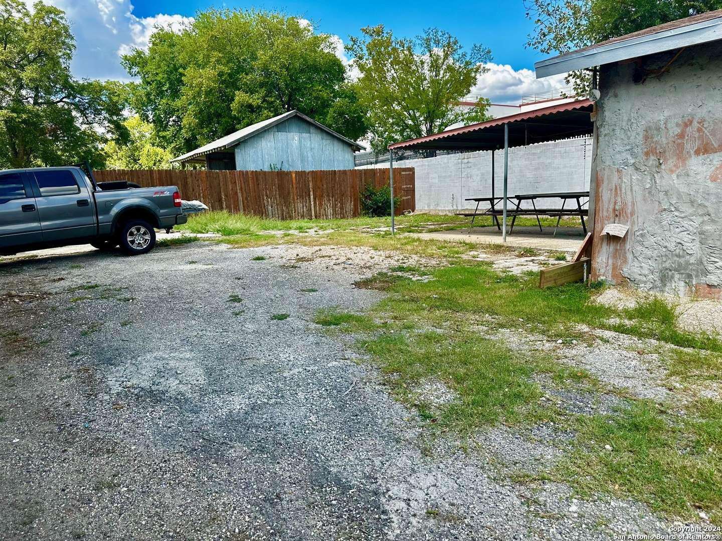 San Antonio, TX 78204-2261,2121 FLORES ST