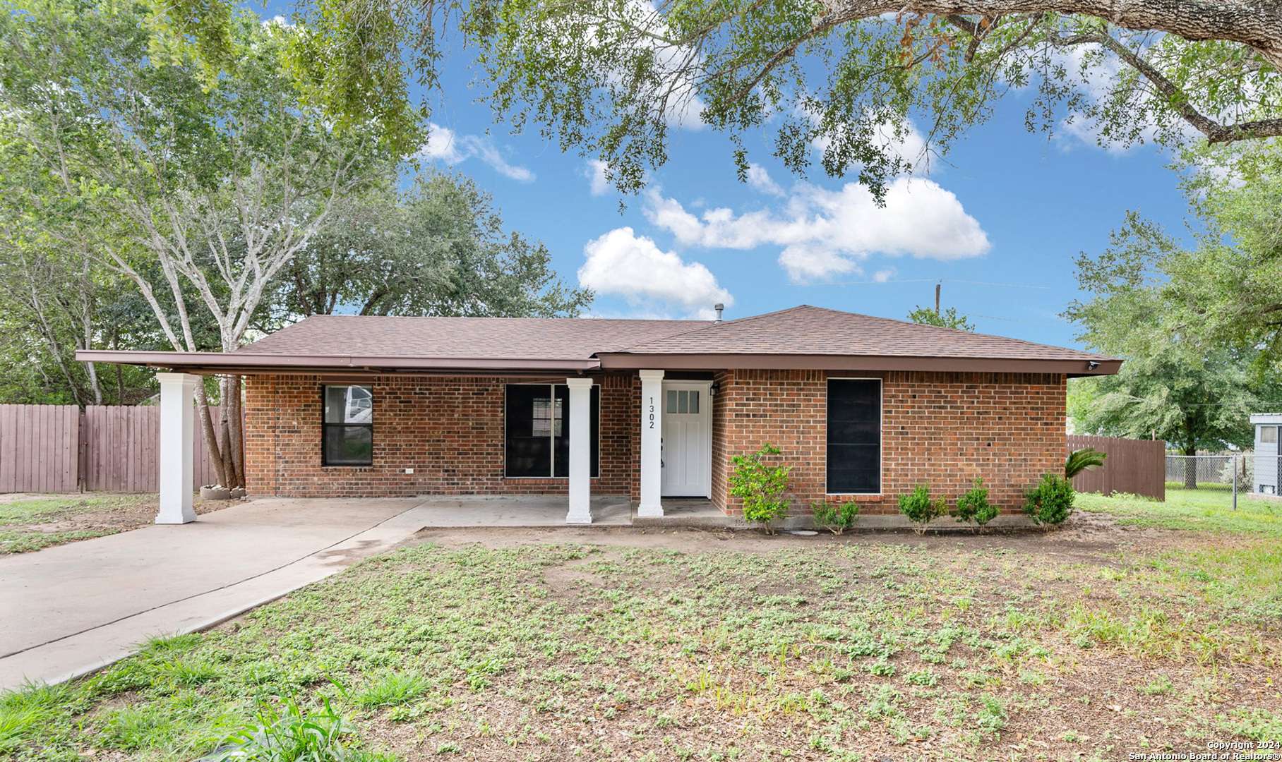 George West, TX 78022,1302 Amy St