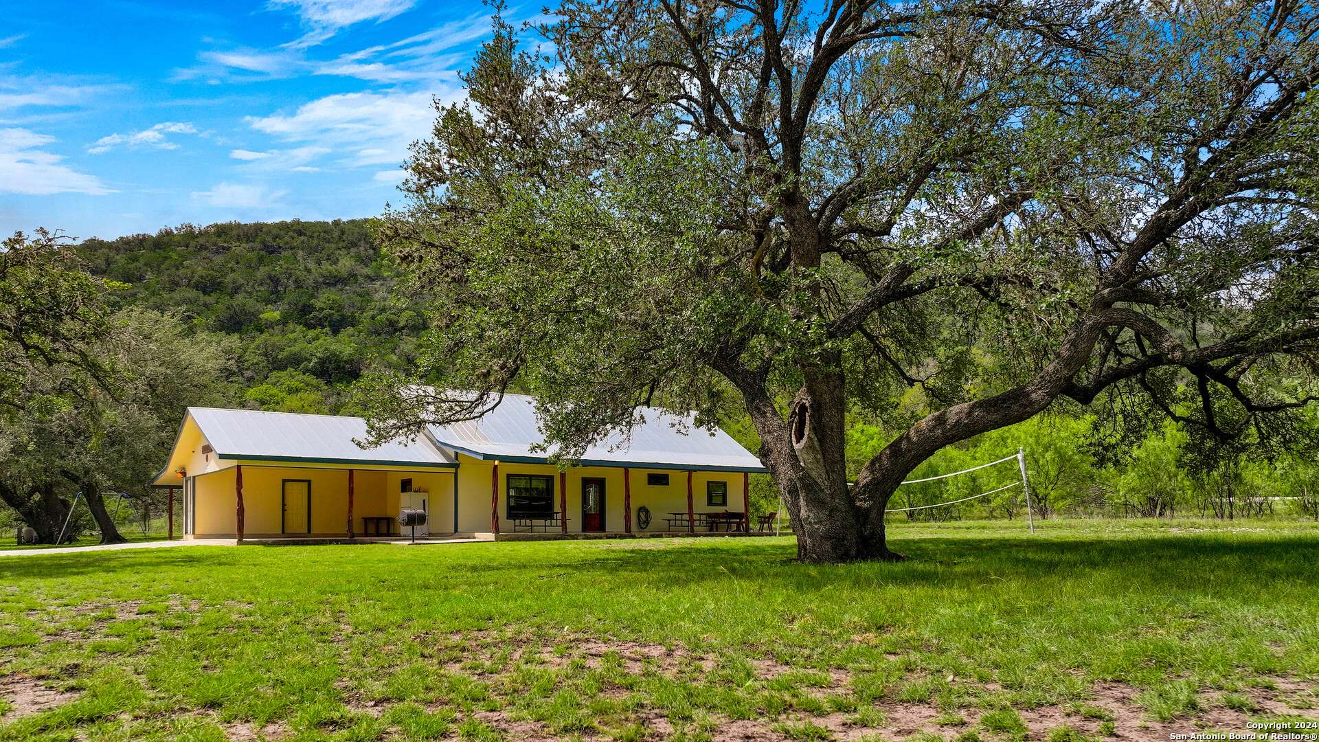 Concan, TX 78801,201 TOMAHAWK WAY