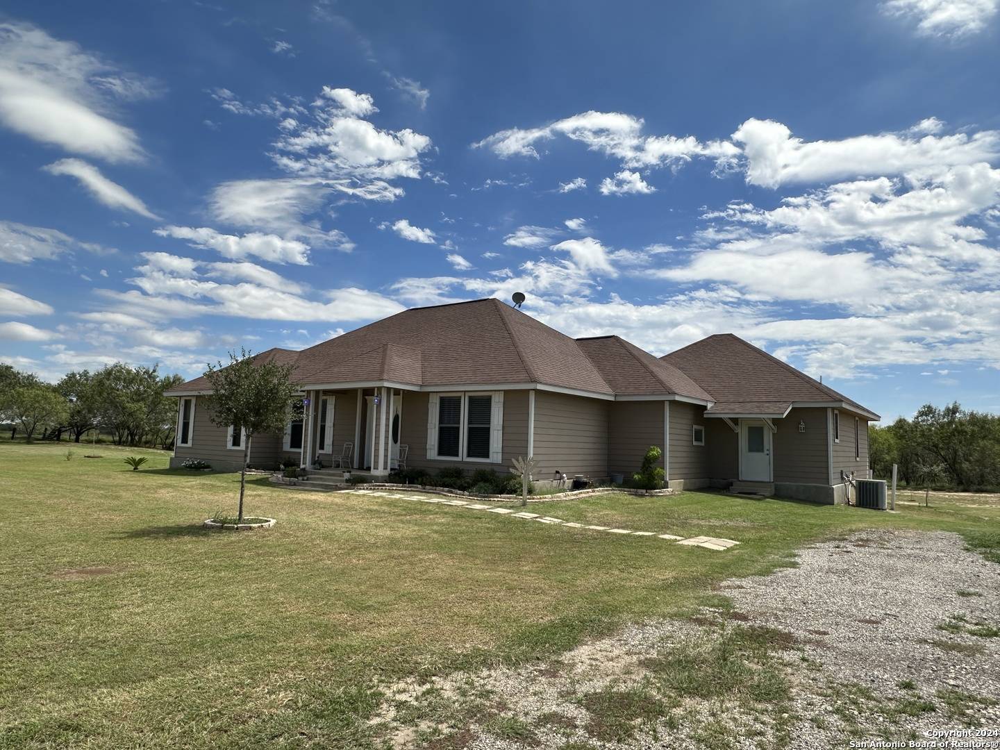 Pleasanton, TX 78064,152 county road 154