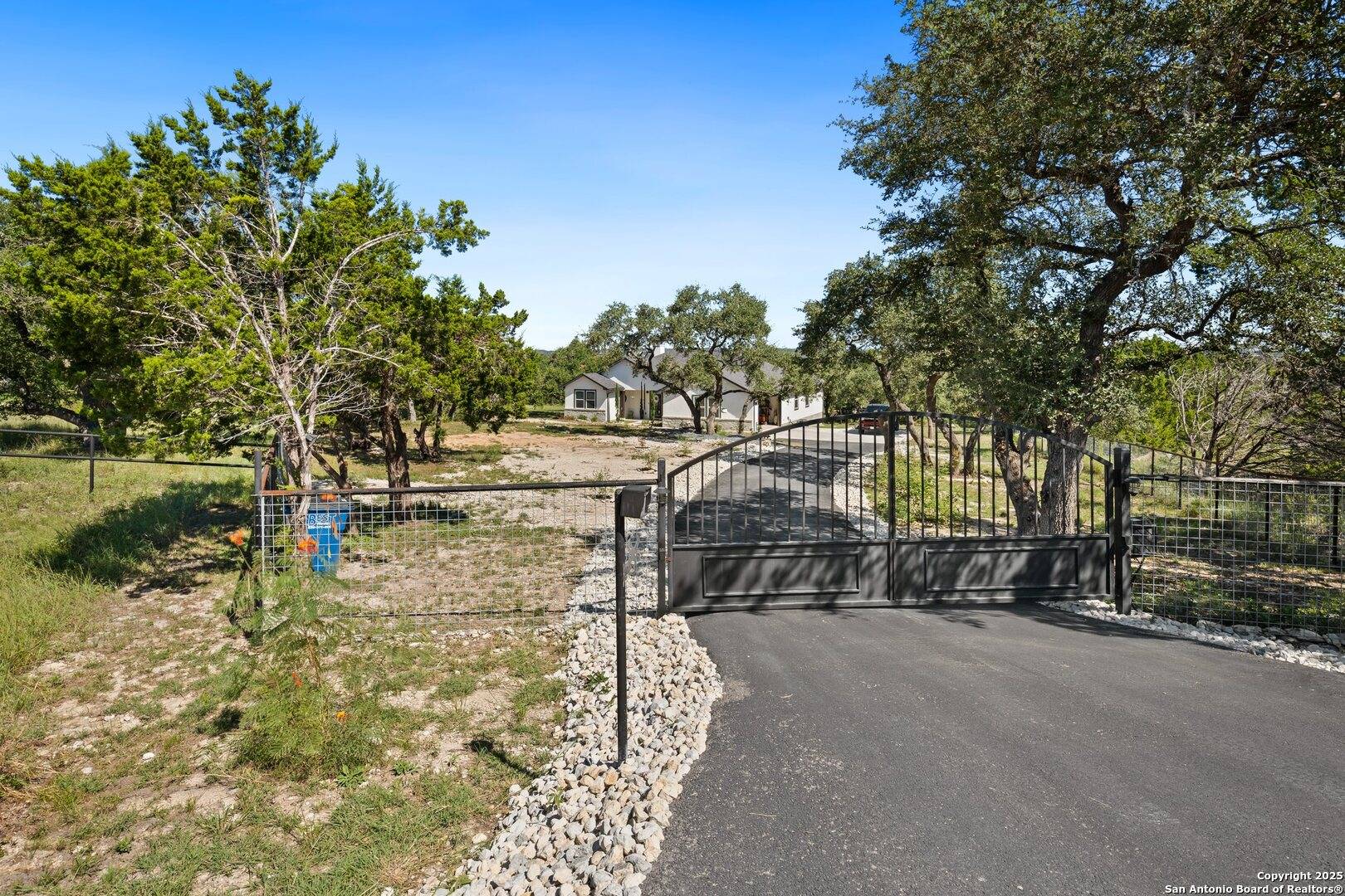 Fischer, TX 78623-2027,624 JUNIPER CT