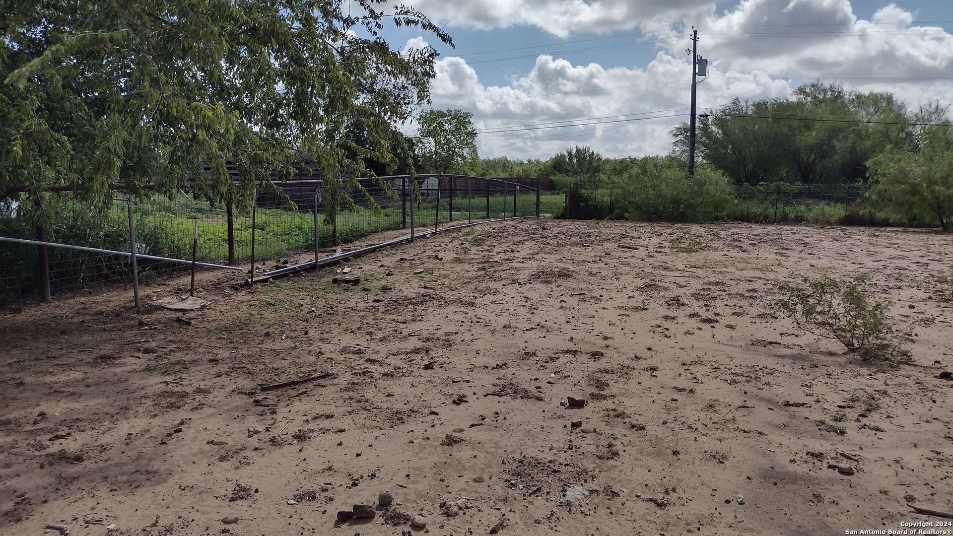 Pearsall, TX 78061,955 Roosevelt St