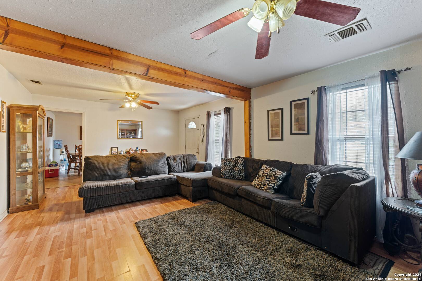 Floresville, TX 78114-1840,918 6TH ST