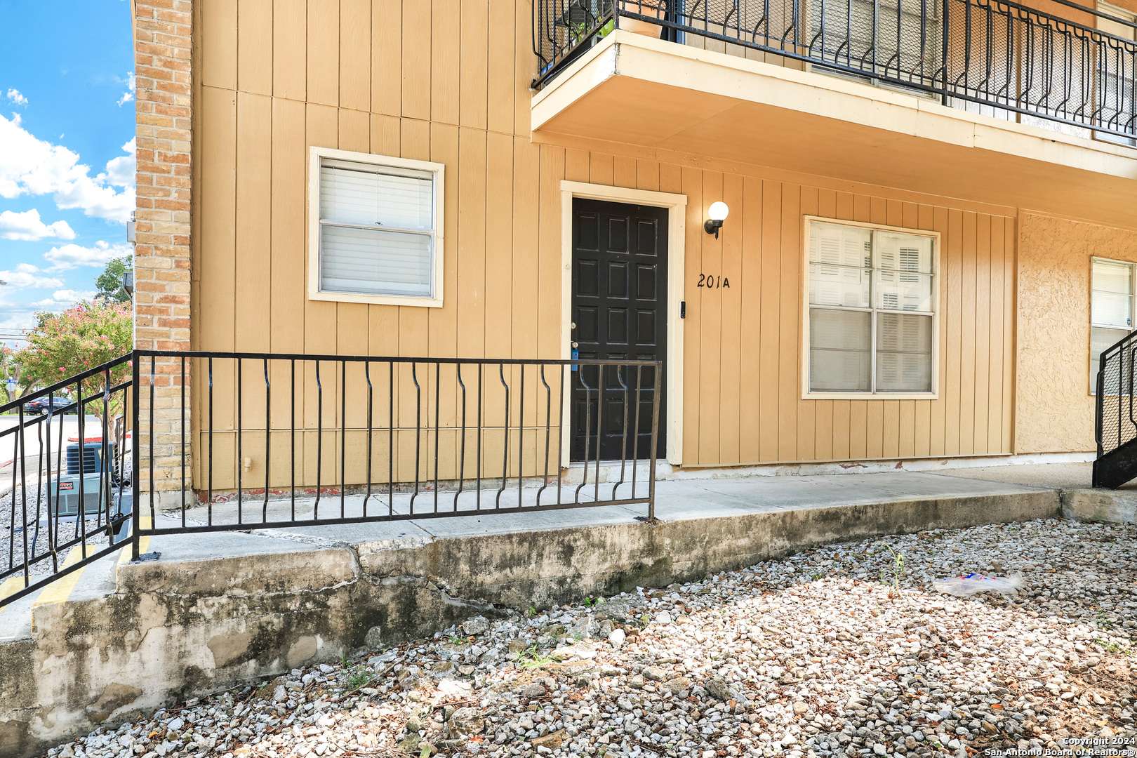 San Antonio, TX 78201,923 vance jackson UNIT A201