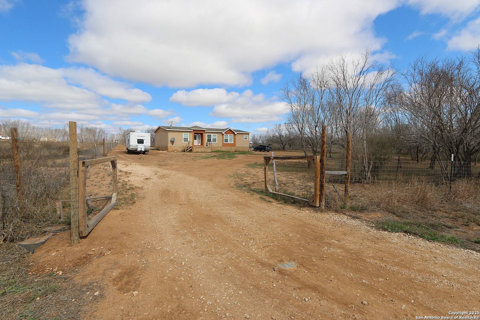 Devine, TX 78016,104 County Road 2669