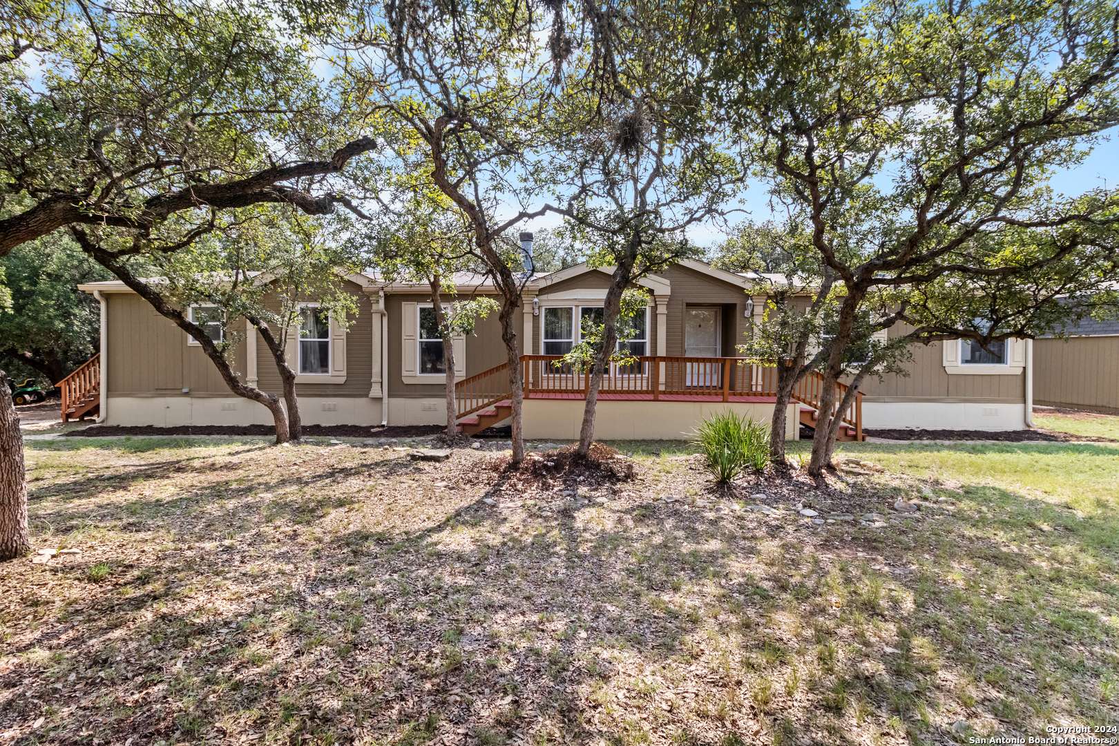 Pipe Creek, TX 78063-5322,943 DEER FOREST DR West