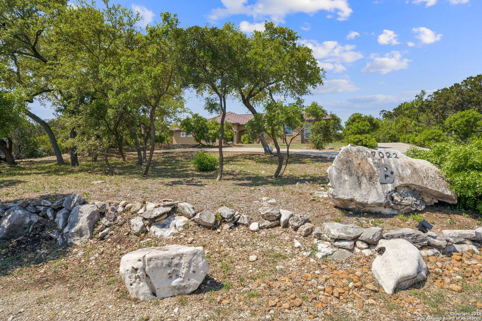 Helotes, TX 78023-2915,17022 CLOVIS